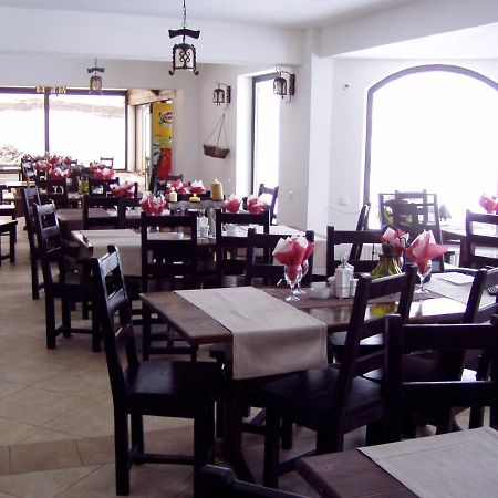 Taverna Pietrei Craiului Zărneşti 外观 照片