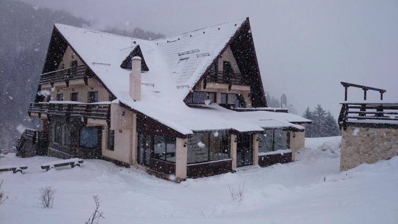 Taverna Pietrei Craiului Zărneşti 外观 照片